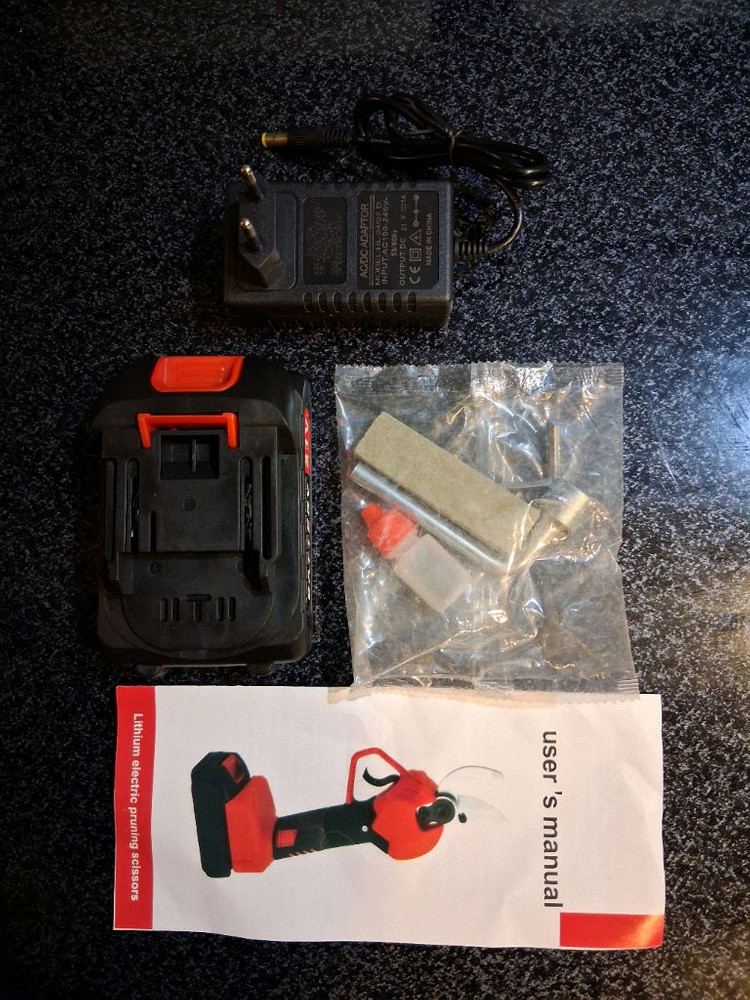 충전식 전동가위 새상품입니다 이미지