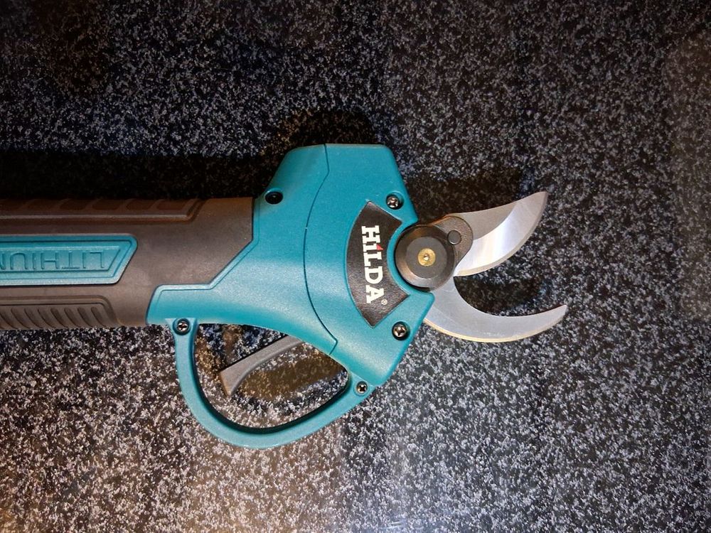 충전식 전동가위 새상품입니다 이미지