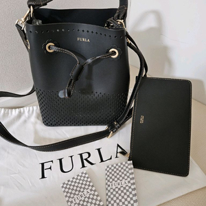 훌라 블랙 펀칭 버킷백 이미지