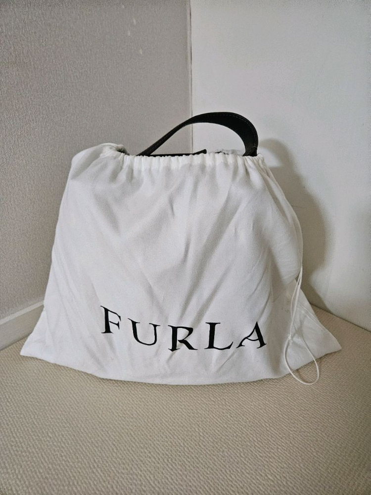 훌라 블랙 펀칭 버킷백 이미지