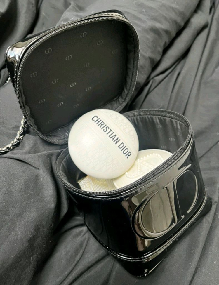 디올 뷰티 베네티 파우치 디올 핸들 파우치 블랙 파우치--1