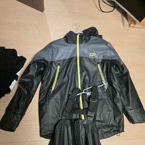 다이와 낚시 방수복 세트 이미지
