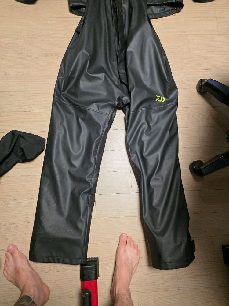 다이와 낚시 방수복 세트 이미지