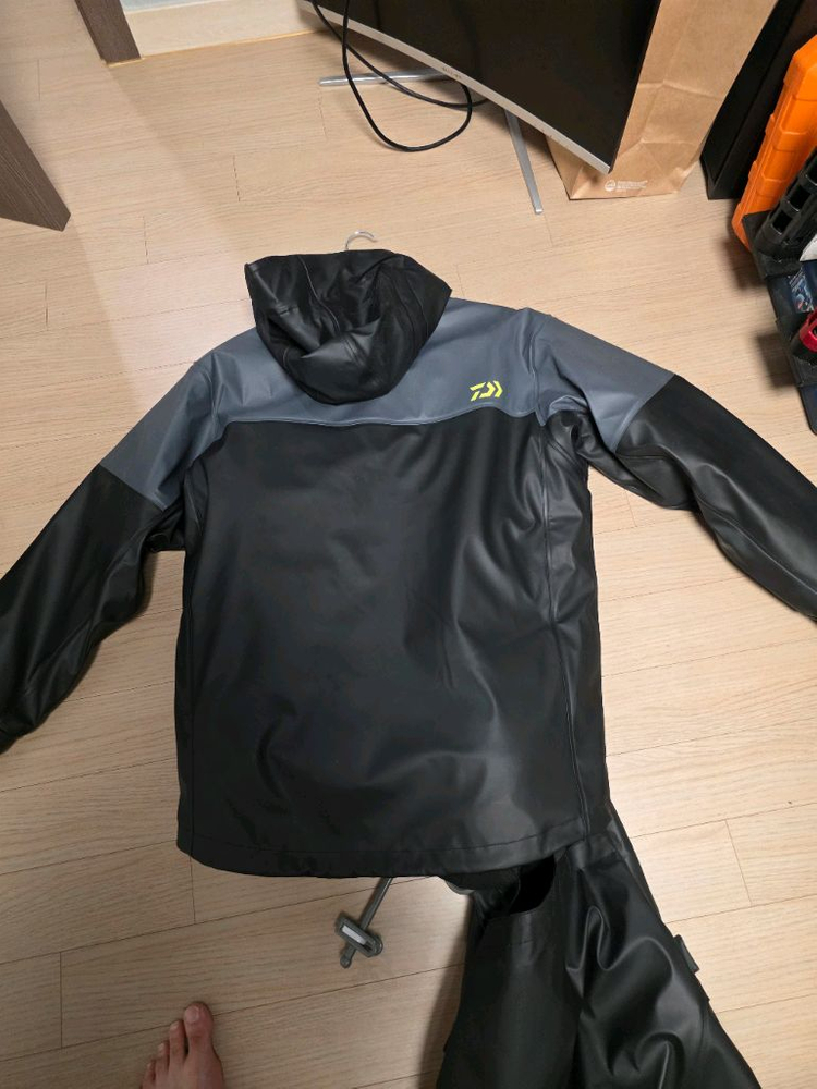 다이와 낚시 방수복 세트 이미지