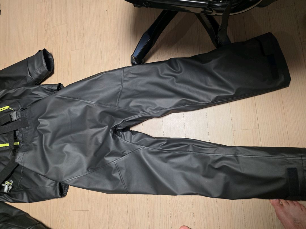 다이와 낚시 방수복 세트 이미지