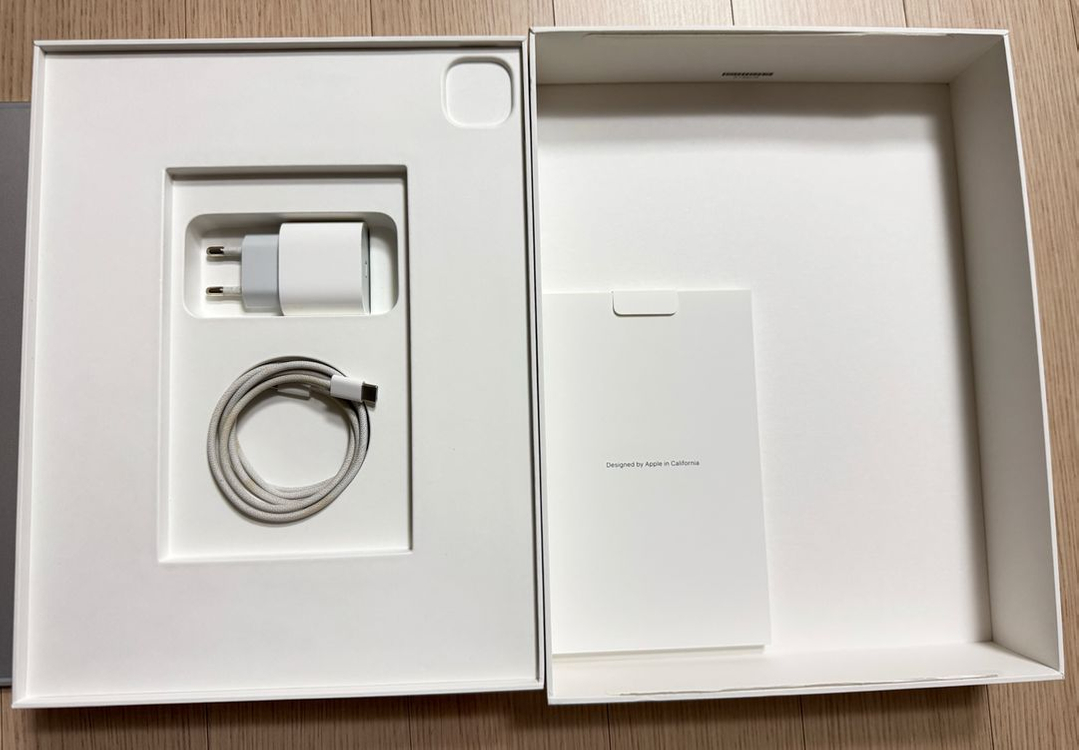 아이패드 프로 13 M4 셀룰러 + 매직키보드 프로 화이트 이미지