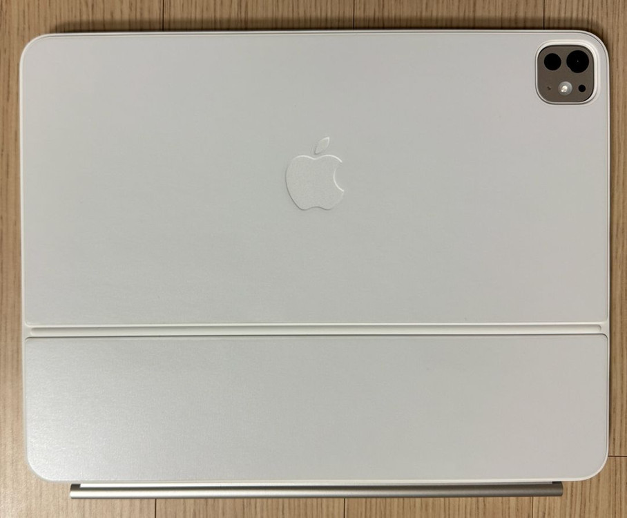 아이패드 프로 13 M4 셀룰러 + 매직키보드 프로 화이트 이미지