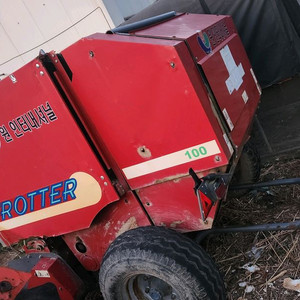 트랙터 원인터네셔널 공룡알 중형 원형 베일러 베일르 배일러 와 랩핑기 래핑기 이미지