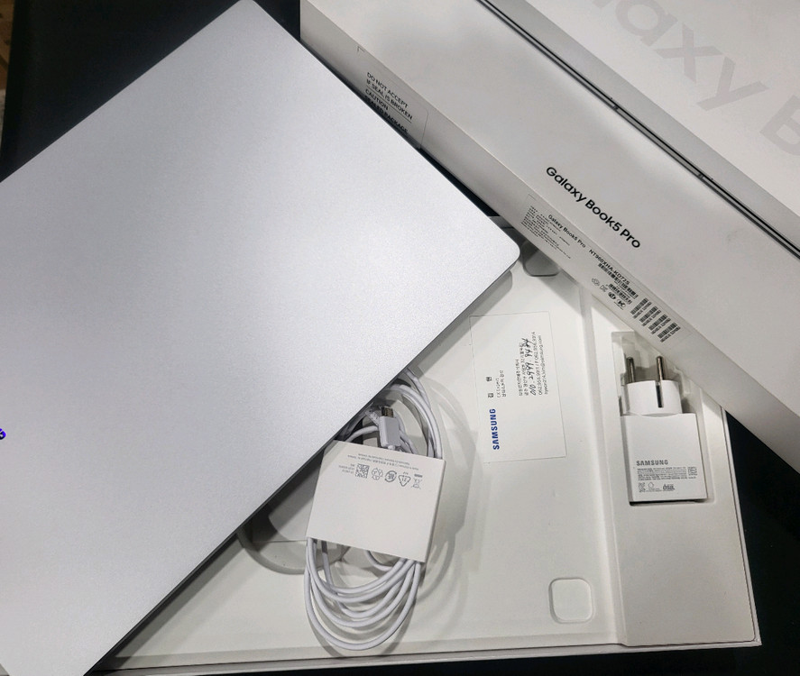 [SS급 고사양] 삼성 갤럭시북5 프로 울코7 32G SSD 1TB NT960XHA-KD72S 터치 스크린 노트북--4