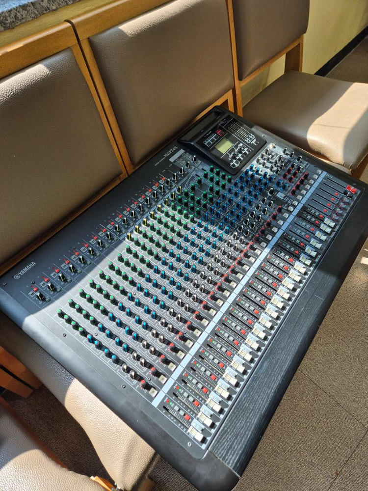 [가격인하] 야마하 믹싱콘솔 믹서 MGP24X / 베링거 Behringer p16i 팝니다 이미지