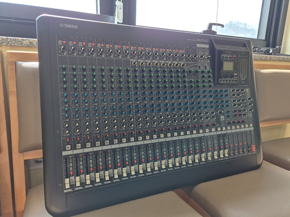 [가격인하] 야마하 믹싱콘솔 믹서 MGP24X / 베링거 Behringer p16i 팝니다 이미지
