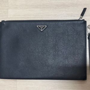 프라다 사피아노 클러치백 블랙(영수증o) 이미지