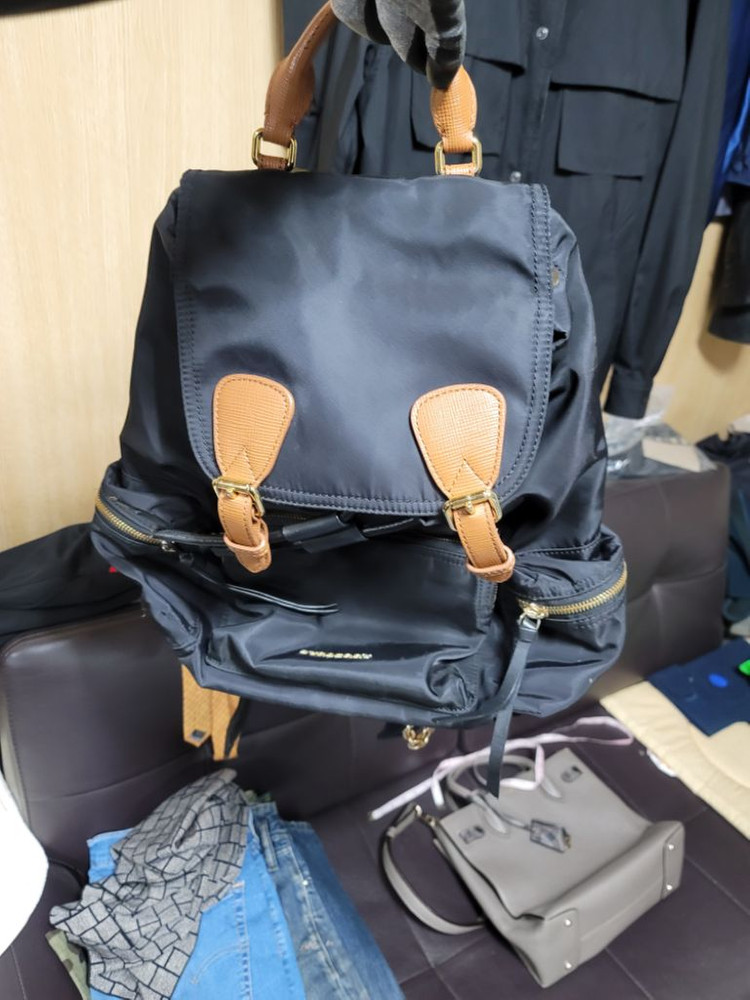 버버리 백팩 이미지