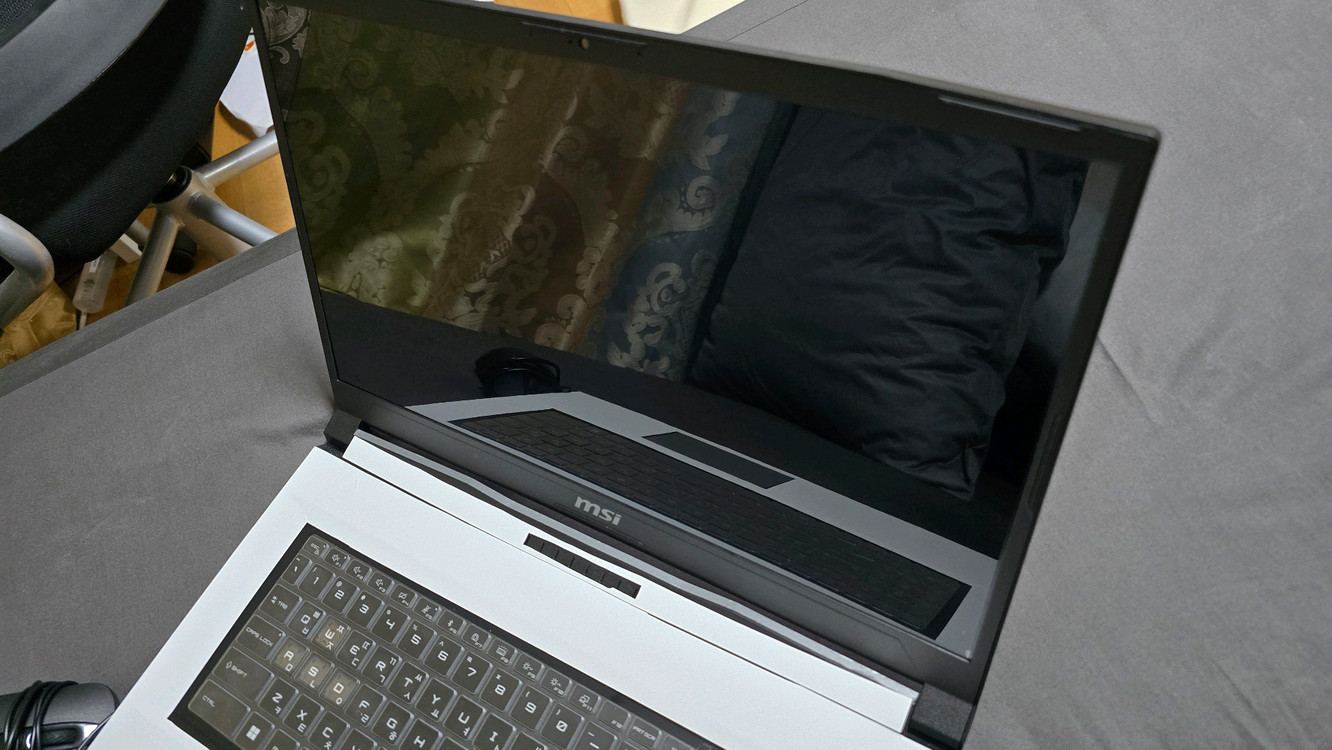 게이밍 노트북 MSI KATANA 17 B13VFK Ram32GB 2T RTX4060--12