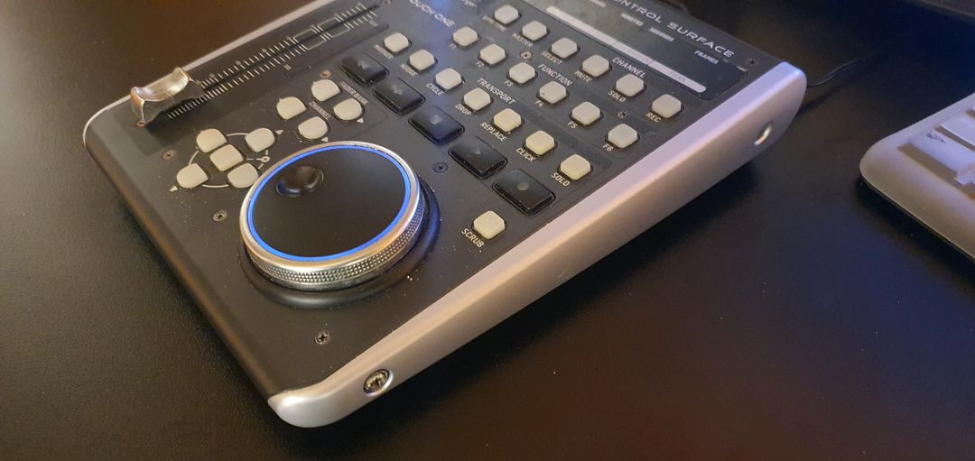 베링거 X-TOUCH ONE 엑스터치원 이미지