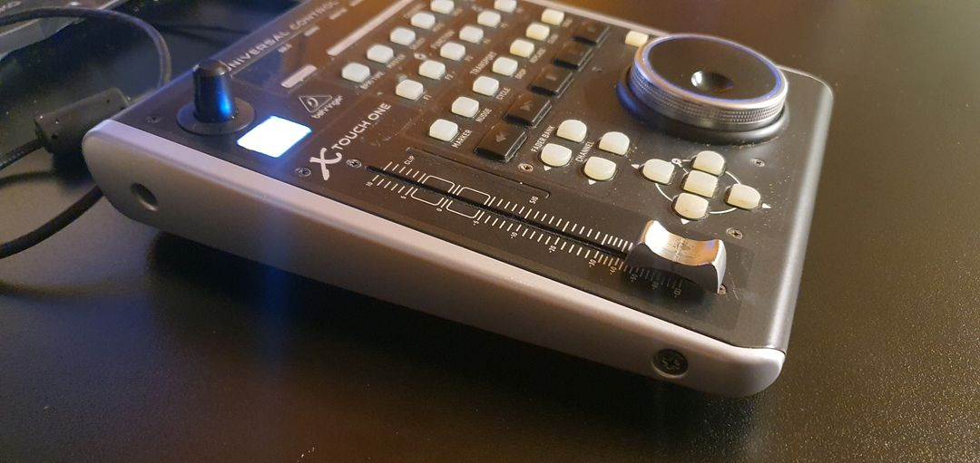 베링거 X-TOUCH ONE 엑스터치원 이미지