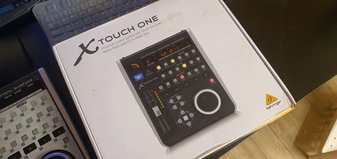 베링거 X-TOUCH ONE 엑스터치원 이미지