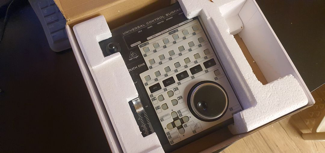 베링거 X-TOUCH ONE 엑스터치원 이미지