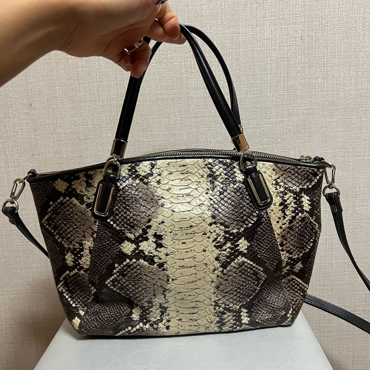 코치 뱀피 숄더백 크로스백 이미지