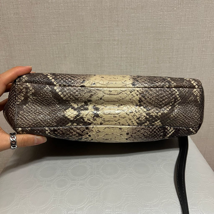 코치 뱀피 숄더백 크로스백 이미지