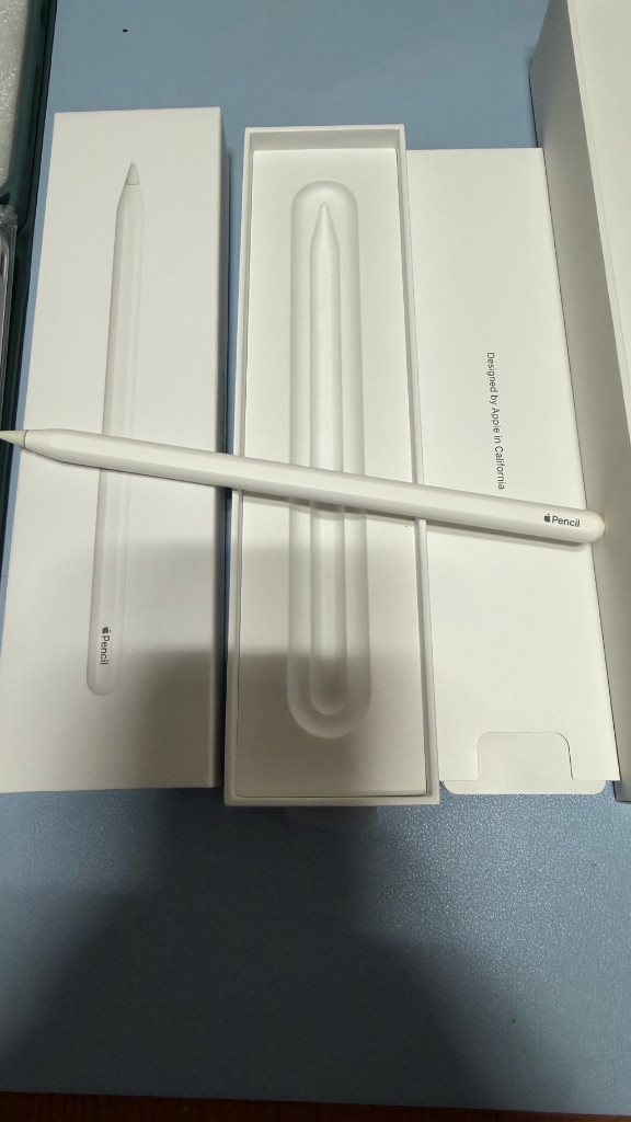 아이패드 에어5,M1애플펜슬2세대,.블루투스키보드 케이스,무선마우스모든 기능 정상와이파이상태 ㅡA급용량 ㅡ6,--2