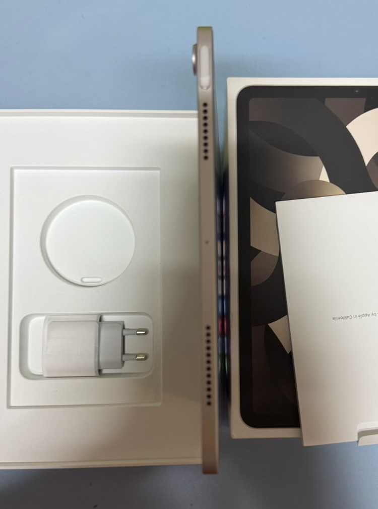 아이패드 에어5,M1애플펜슬2세대,.블루투스키보드 케이스,무선마우스모든 기능 정상와이파이상태 ㅡA급용량 ㅡ6,--8