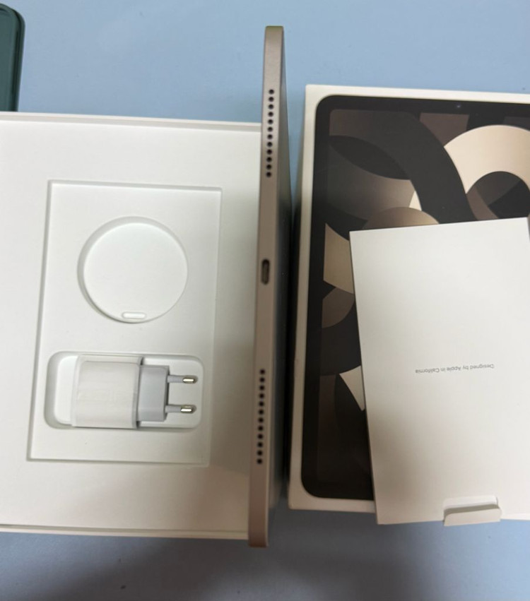 아이패드 에어5,M1애플펜슬2세대,.블루투스키보드 케이스,무선마우스모든 기능 정상와이파이상태 ㅡA급용량 ㅡ6,--9