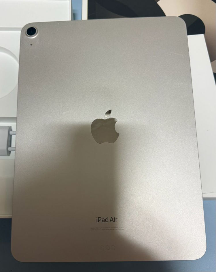 아이패드 에어5,M1애플펜슬2세대,.블루투스키보드 케이스,무선마우스모든 기능 정상와이파이상태 ㅡA급용량 ㅡ6,--4