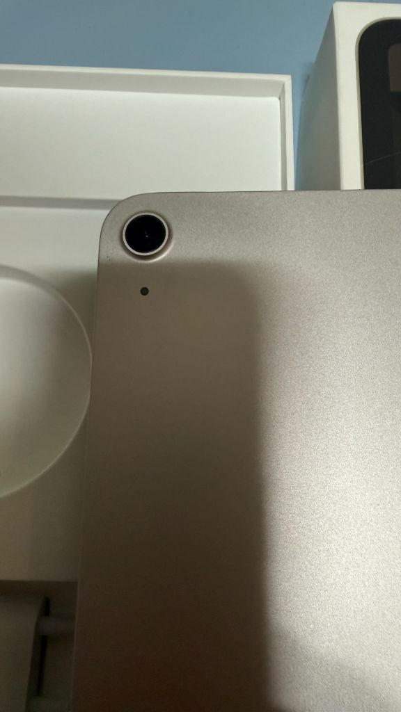 아이패드 에어5,M1애플펜슬2세대,.블루투스키보드 케이스,무선마우스모든 기능 정상와이파이상태 ㅡA급용량 ㅡ6,--5