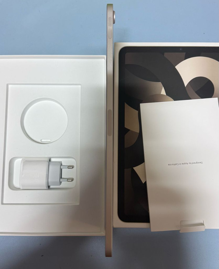 아이패드 에어5,M1애플펜슬2세대,.블루투스키보드 케이스,무선마우스모든 기능 정상와이파이상태 ㅡA급용량 ㅡ6,--6