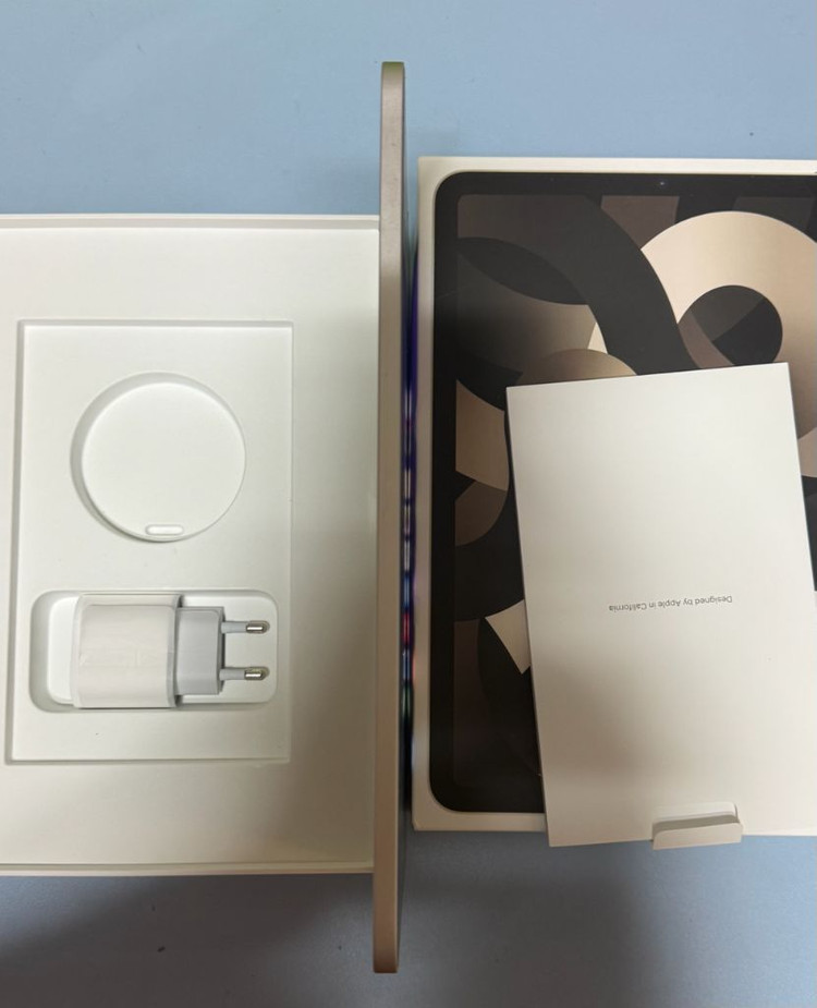 아이패드 에어5,M1애플펜슬2세대,.블루투스키보드 케이스,무선마우스모든 기능 정상와이파이상태 ㅡA급용량 ㅡ6,--7