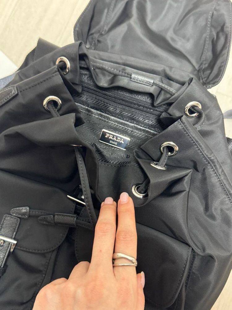 프라다 백팩 미디움 이미지