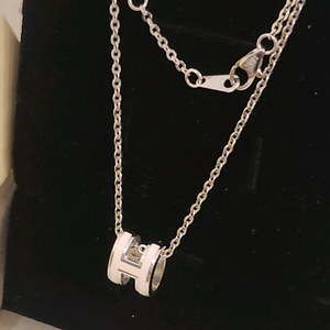 18k 화이트골드 H 목걸이 이미지