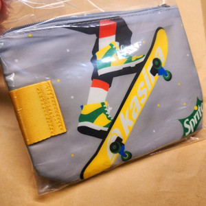 카시나 x 스프라이트 파우치 한정판 새제품. 이미지