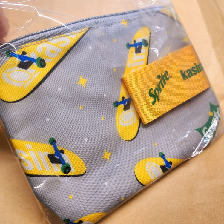 카시나 x 스프라이트 파우치 한정판 새제품. 이미지