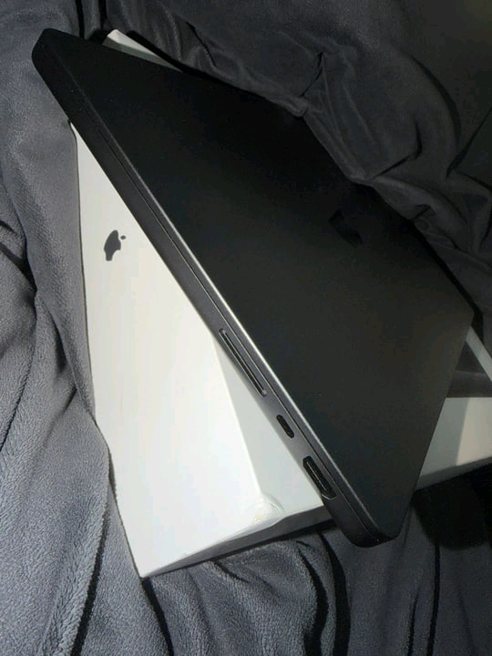 애플 맥북 14 프로 M5 스페이스 그레이 개봉--3