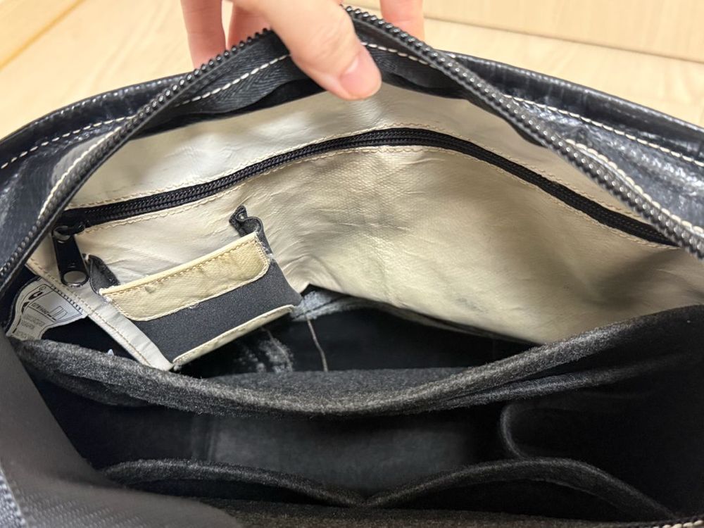 프라이탁 리랜드 올블랙 구버전 이미지