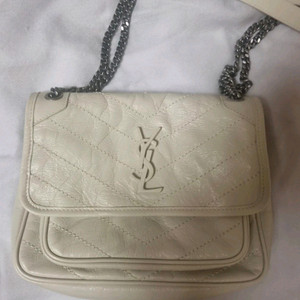 생로랑 니키 베이비 하얀색(아이보리, 크림) 숄더백