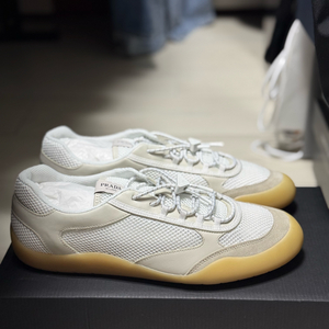 프라다 스피드락 초크화이트 9.5 새상품
