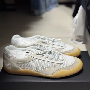 프라다 스피드락 초크화이트 9.5 새상품