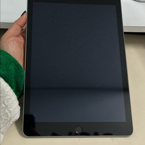 아이패드5세대 32G 그레이 WIFI S급!
