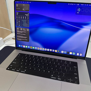 맥북 프로 16인치 M4 Pro / 48GB RAM / 2TB SSD / 영문 영어 키보드 / 실버 이미지