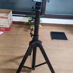 901.909반주기거치대 이미지