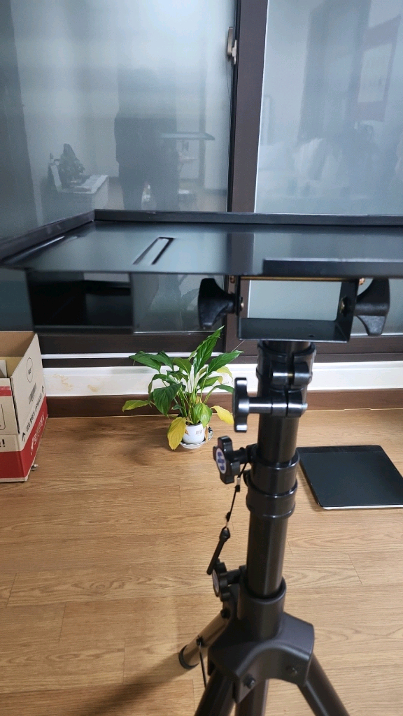 901.909반주기거치대 이미지