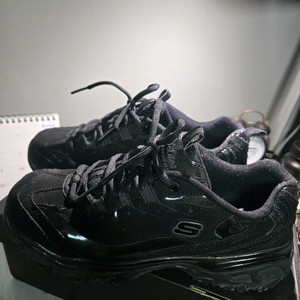 스케쳐스 운동화