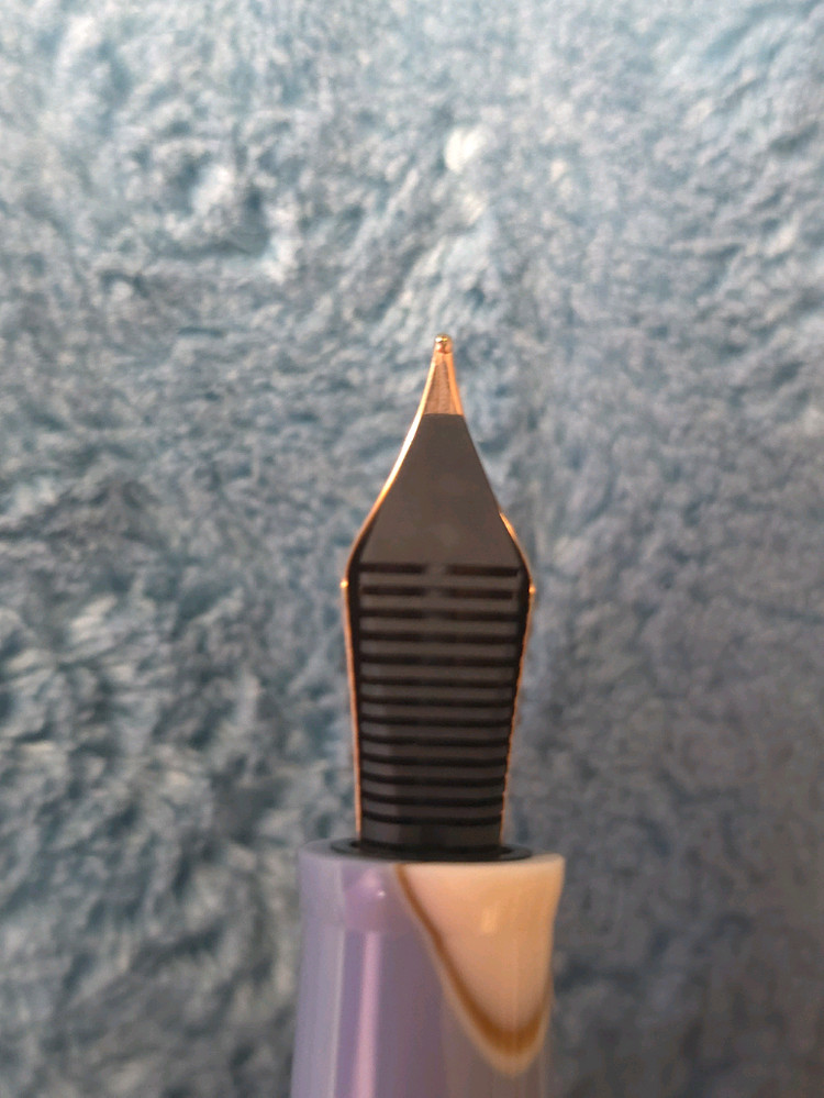 레오나르도 모멘토 제로 누볼라 M닙 만년필 이미지