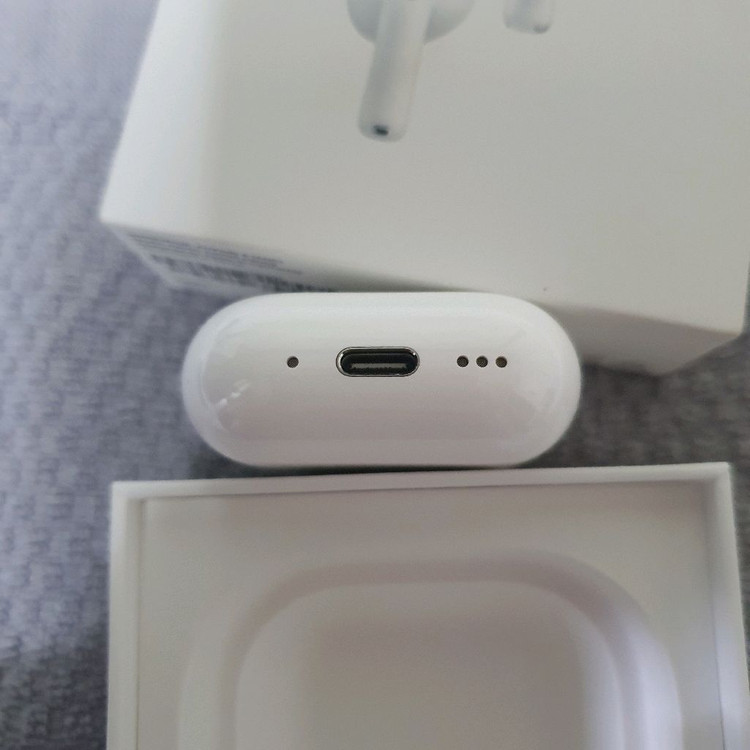 에어팟4세대 본체--1