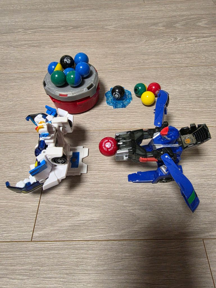 메카드볼-아칸,블리츠 등 2종+볼피커+볼13개+캐릭터스토퍼 1개 이미지