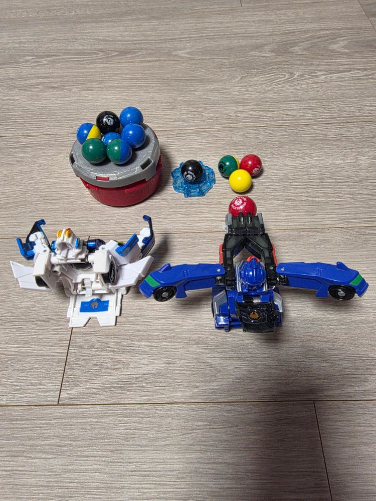 메카드볼-아칸,블리츠 등 2종+볼피커+볼13개+캐릭터스토퍼 1개 이미지