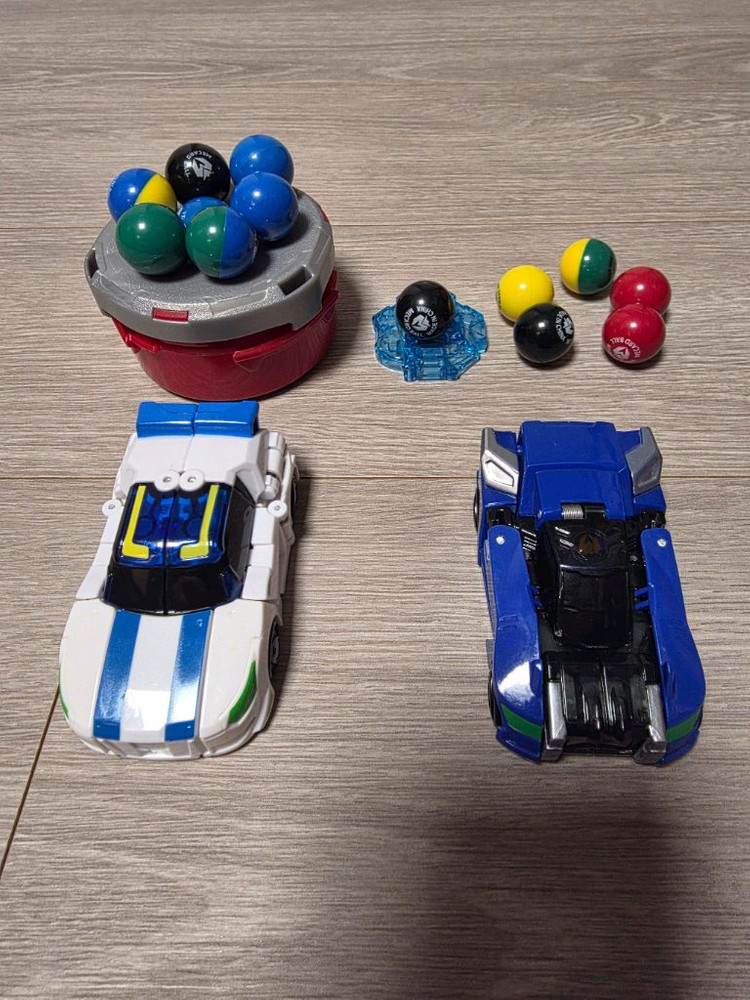 메카드볼-아칸,블리츠 등 2종+볼피커+볼13개+캐릭터스토퍼 1개 이미지